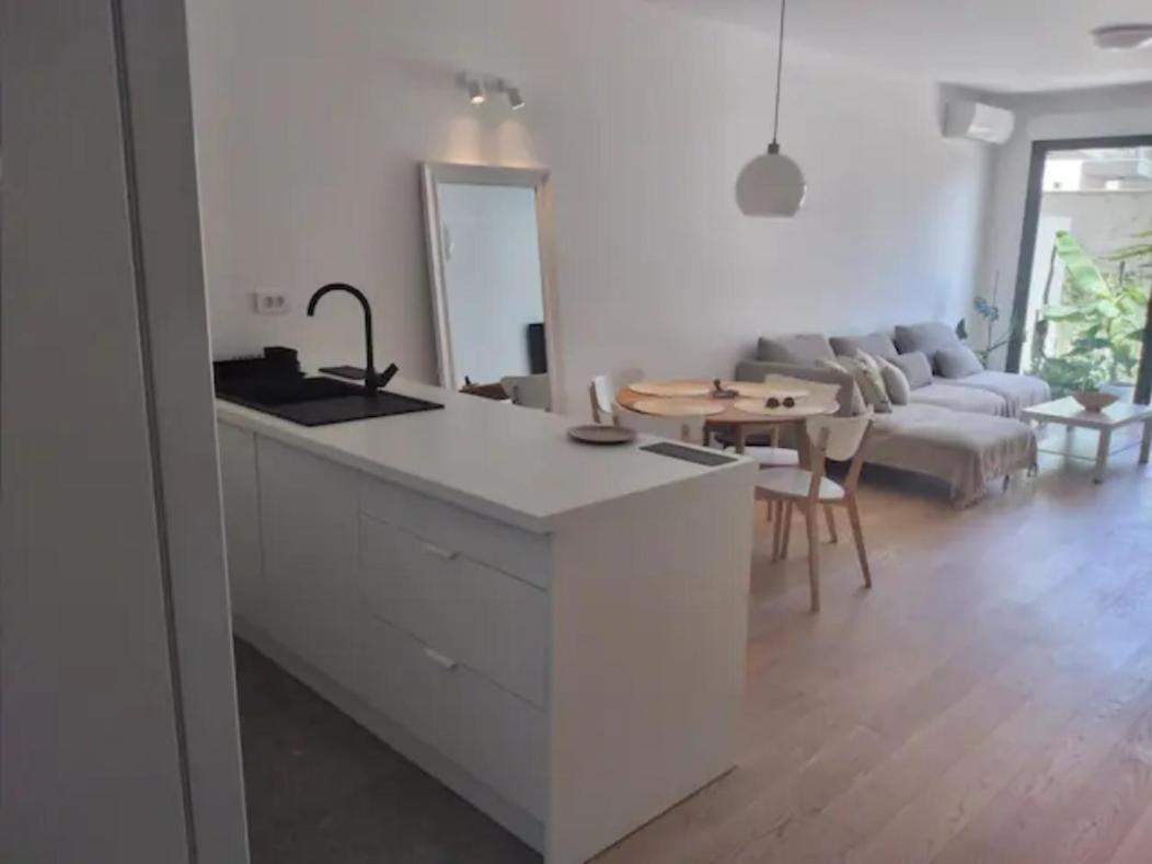 Apartment With Private Pool スプリト エクステリア 写真
