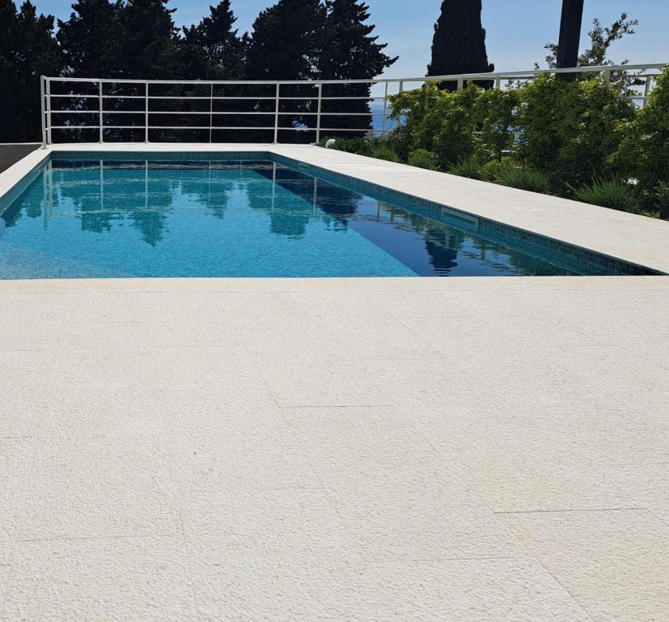 Apartment With Private Pool スプリト エクステリア 写真