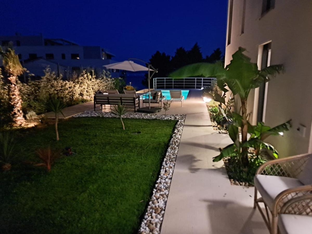 Apartment With Private Pool スプリト エクステリア 写真