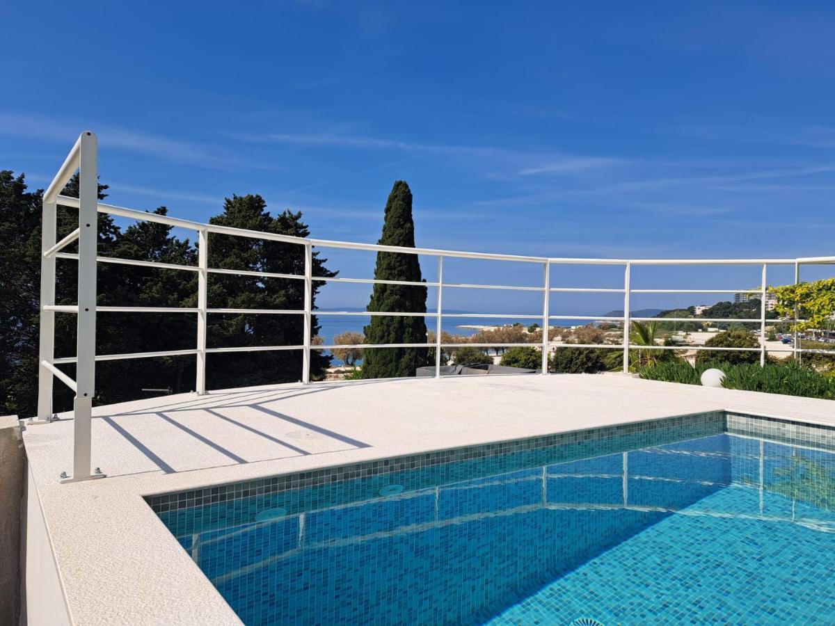 Apartment With Private Pool スプリト エクステリア 写真