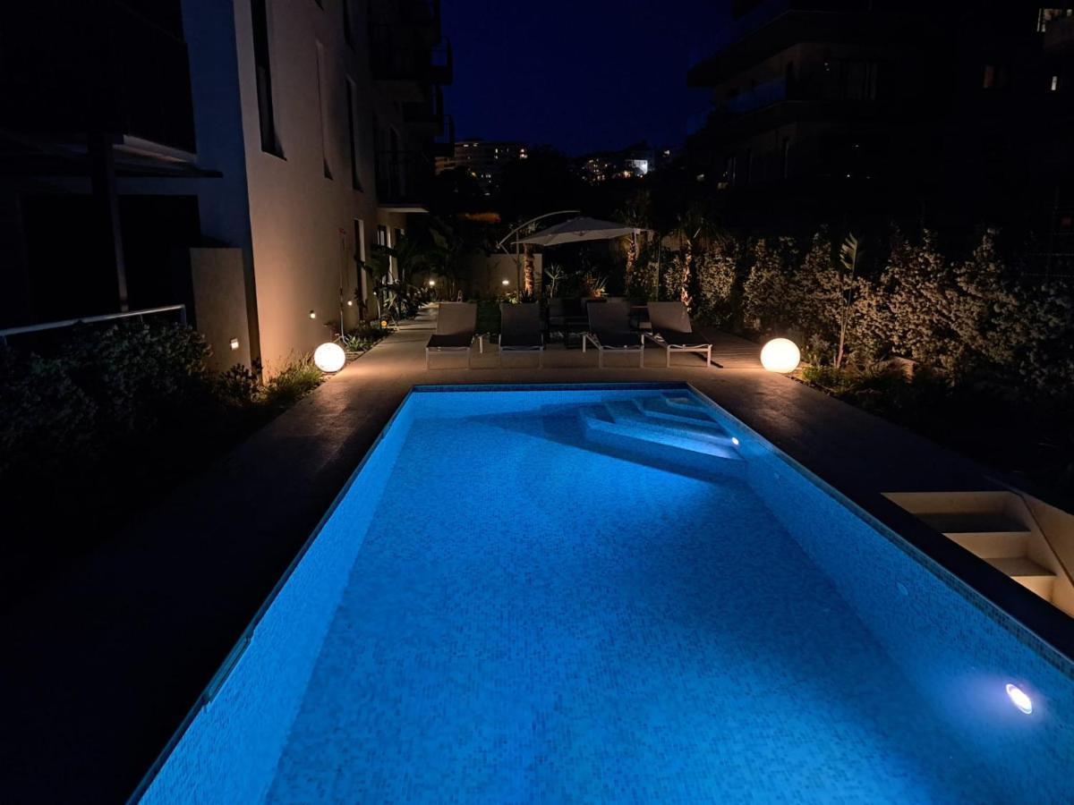 Apartment With Private Pool スプリト エクステリア 写真
