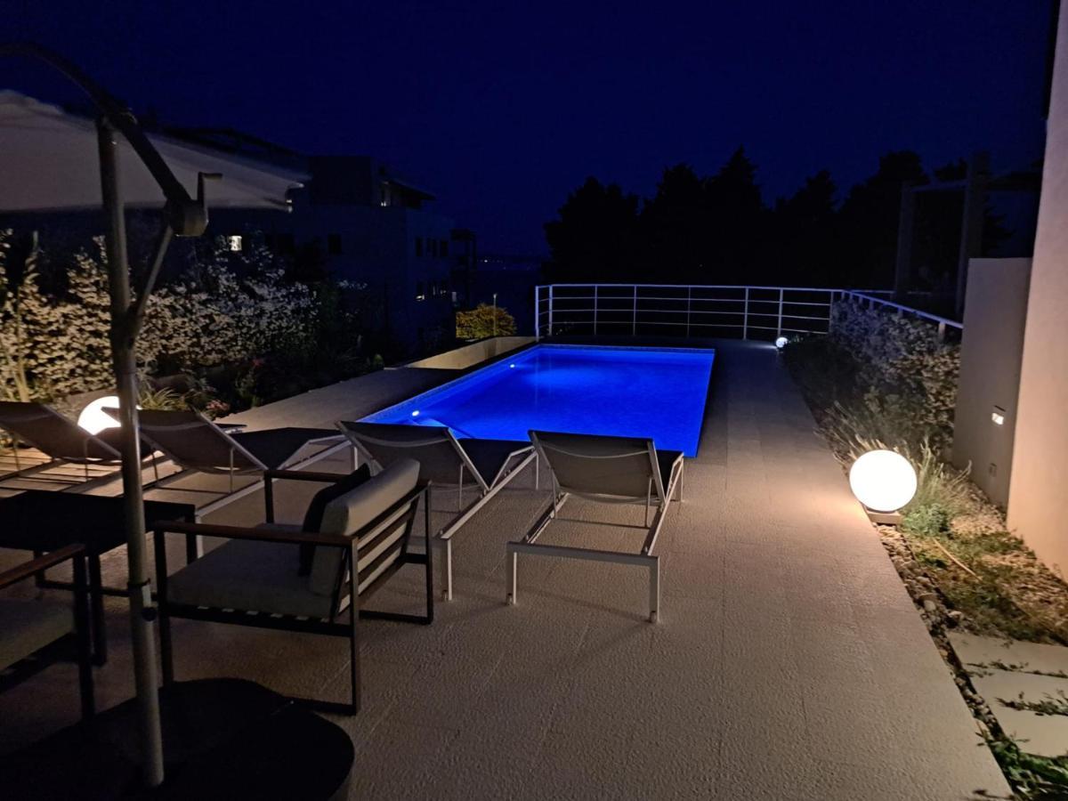 Apartment With Private Pool スプリト エクステリア 写真
