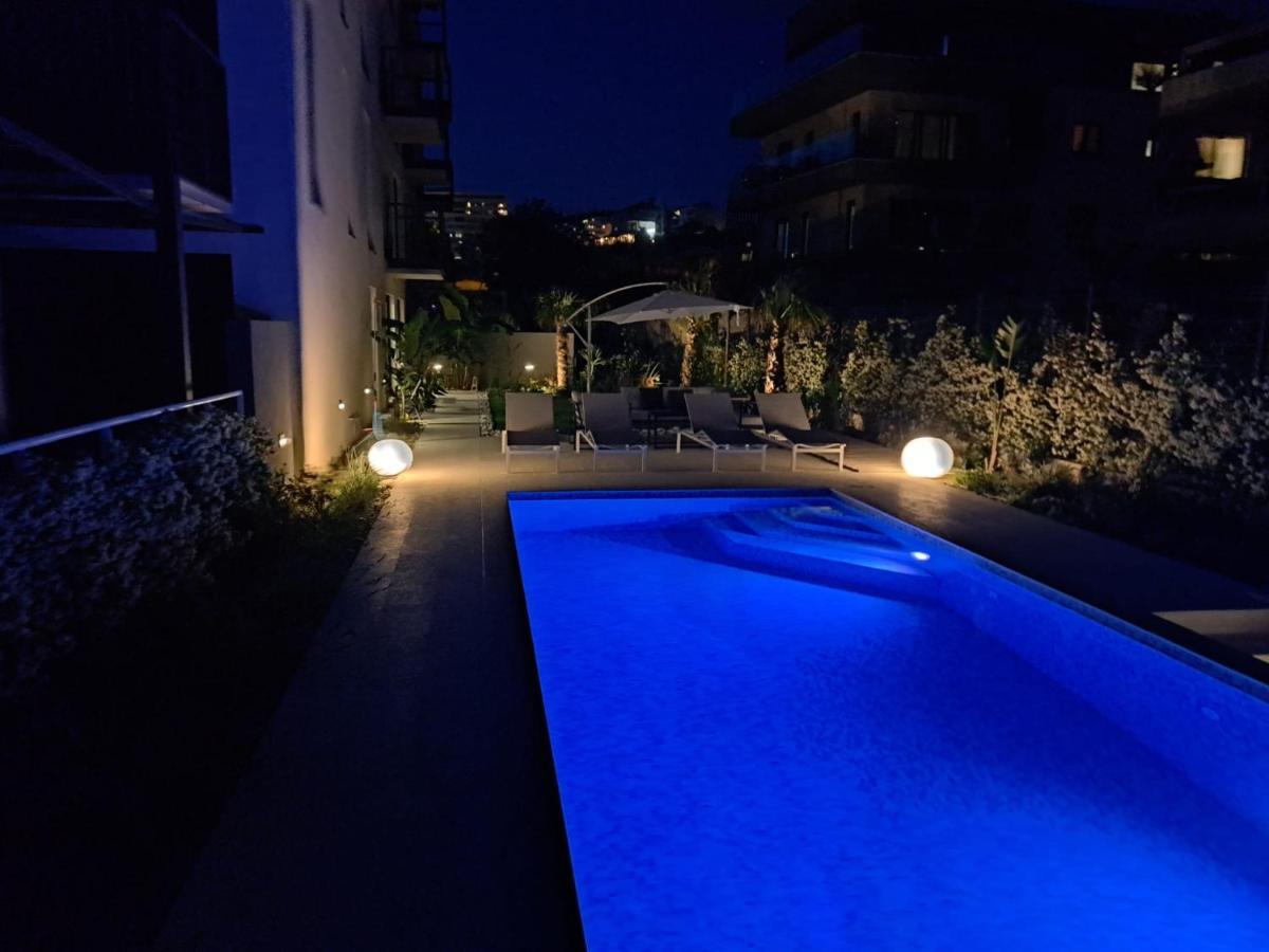 Apartment With Private Pool スプリト エクステリア 写真