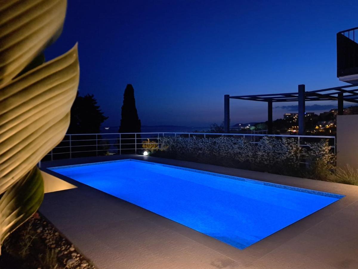 Apartment With Private Pool スプリト エクステリア 写真