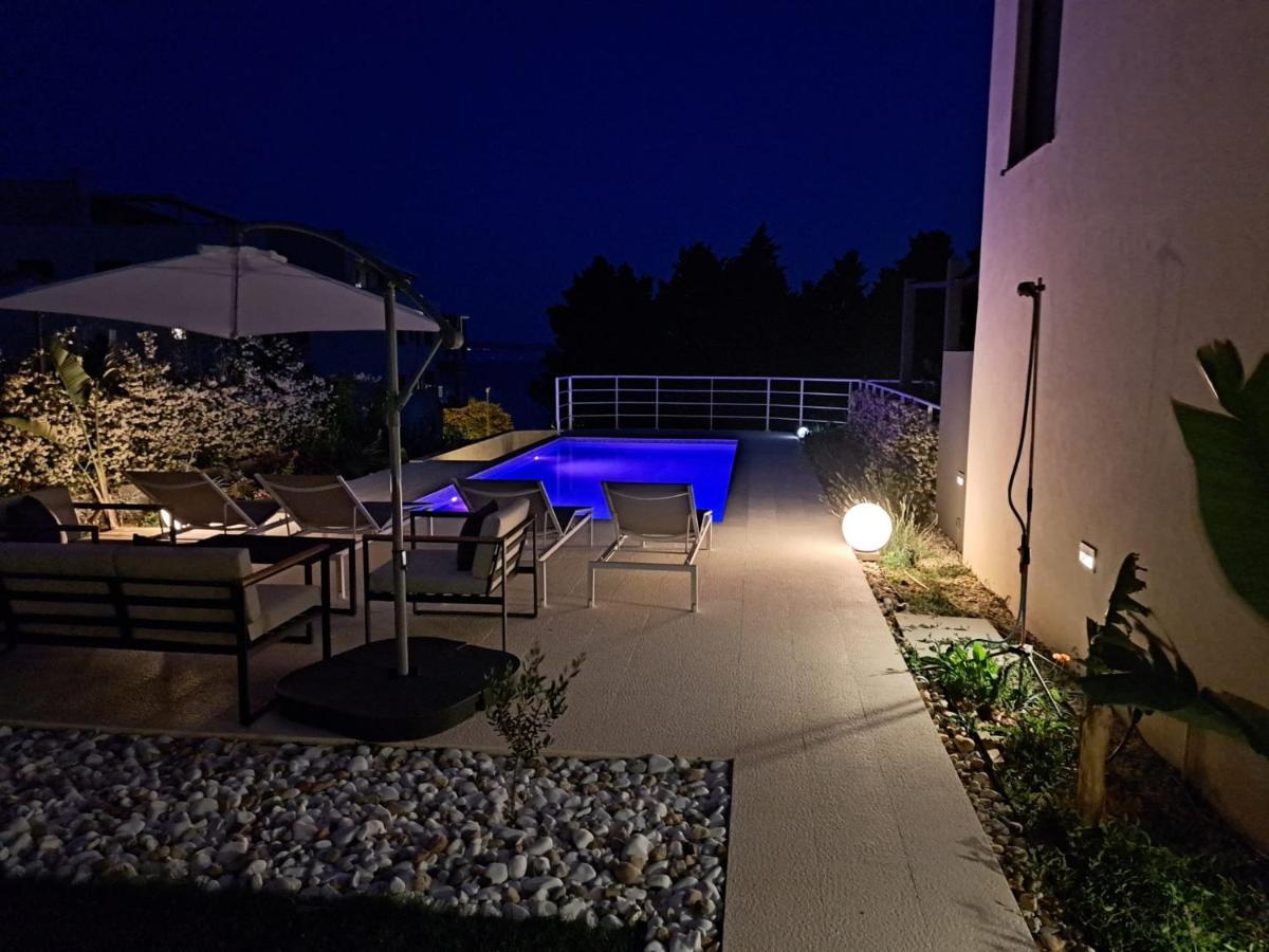 Apartment With Private Pool スプリト エクステリア 写真