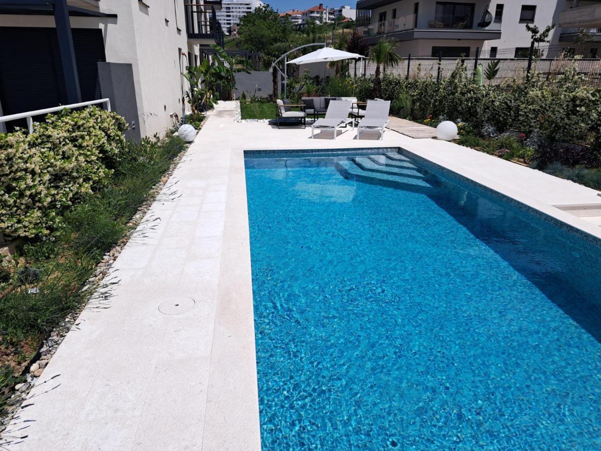 Apartment With Private Pool スプリト エクステリア 写真
