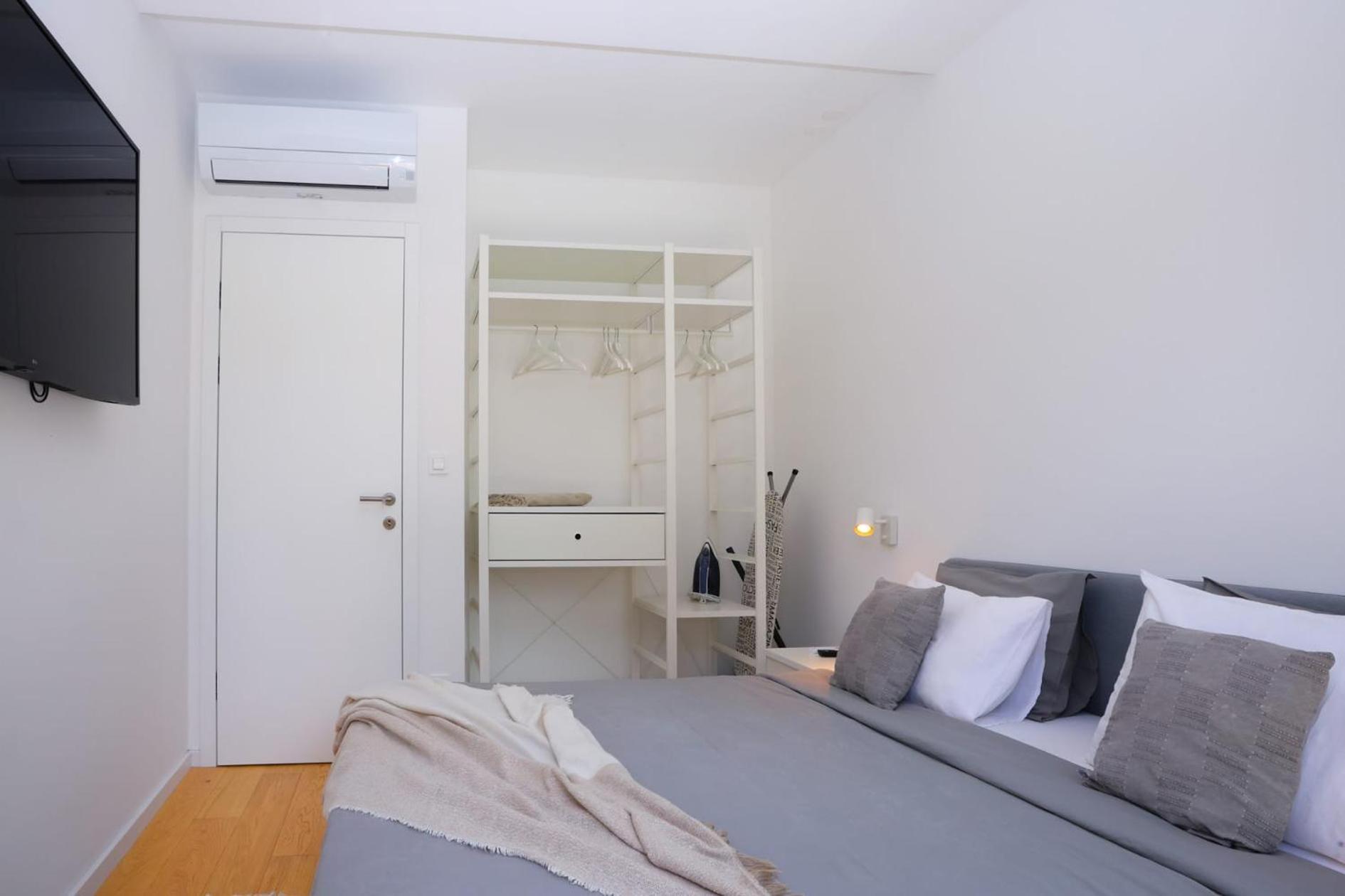 Apartment With Private Pool スプリト エクステリア 写真